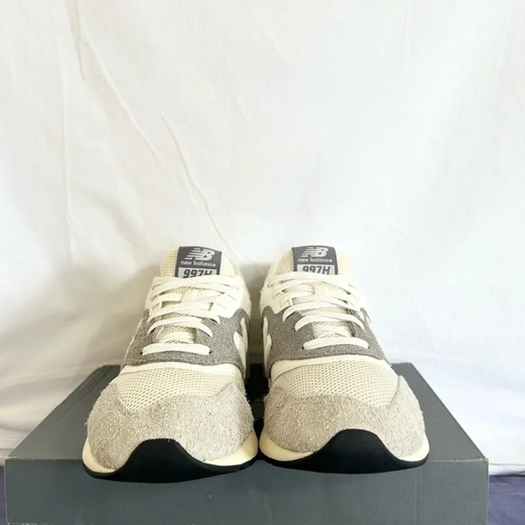New Balance 997H Light Aluminum Team Away Grey size 10 CM997HRK 2023 PRE-OWNED